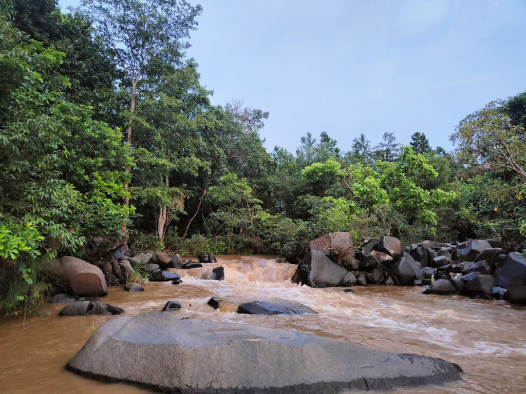 Kapadgadi Waterfall