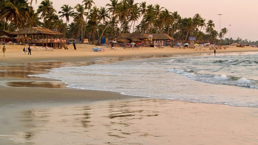 Arossim Beach, Goa, India (Things to do, Location, Activities, Night Life, Facts)