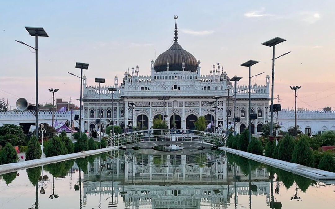 Chhota Imambara Lucknow (History, Entry Fee, Timings, & Location)