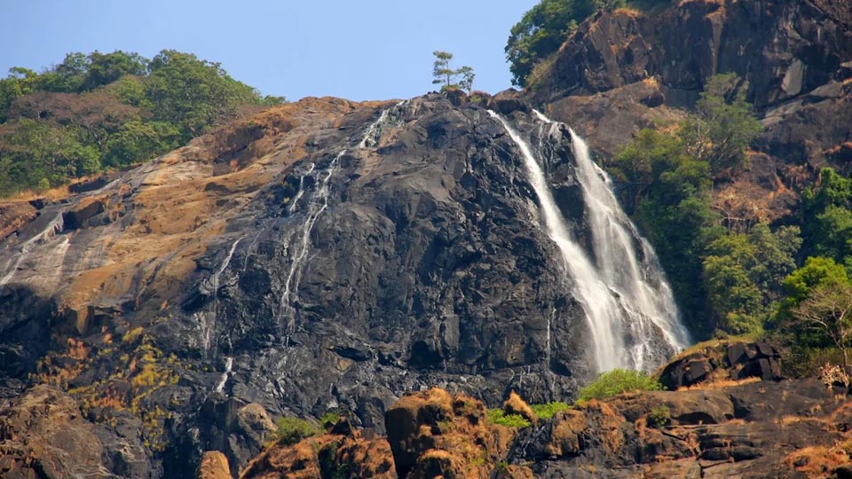 Dudhsagar Waterfall, Goa (Things to do, Location, Activities, Night Life & Facts)