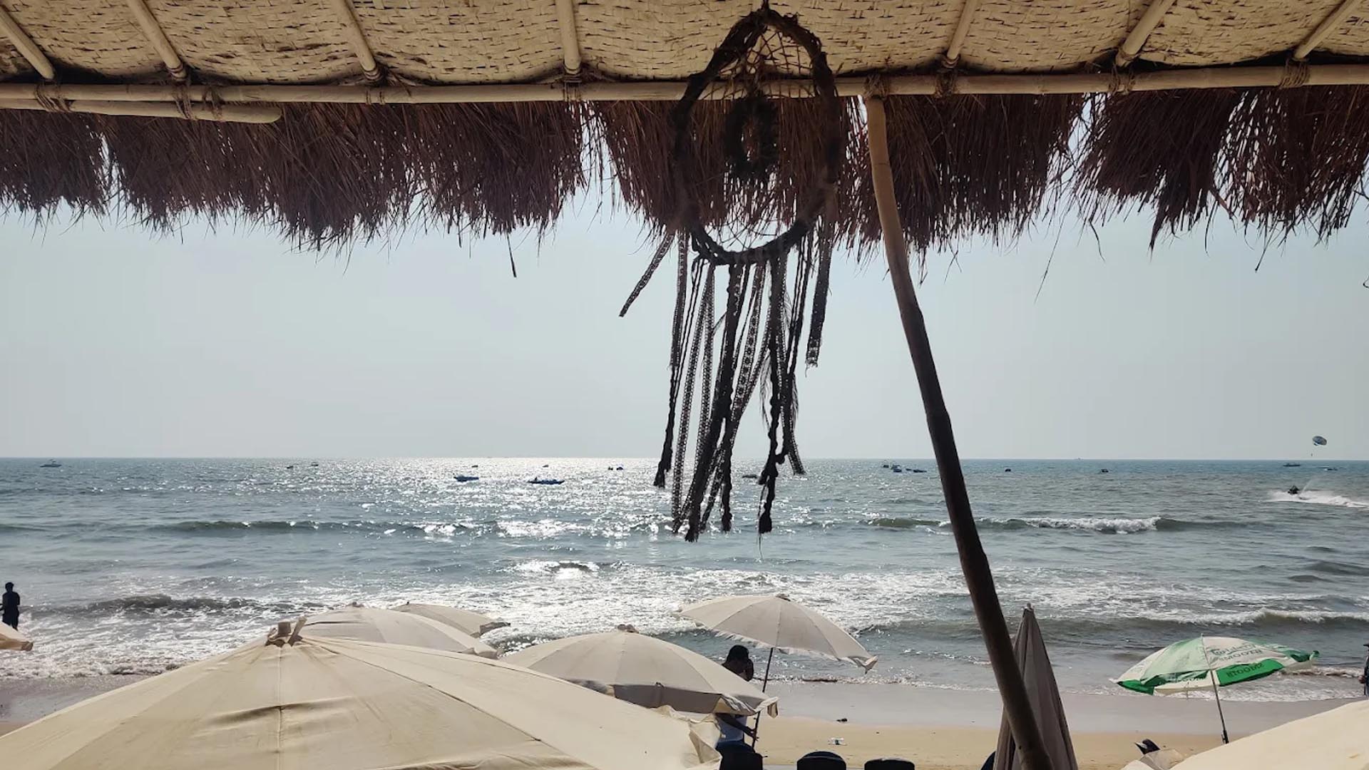 Anjuna Flea Market, Goa (Things to do, Location, Activities, Night Life & Facts)