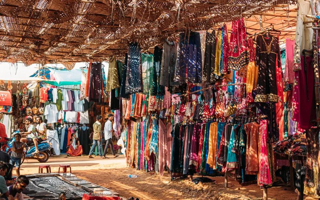 Anjuna Flea Market, Goa (Things to do, Location, Activities, Night Life & Facts)