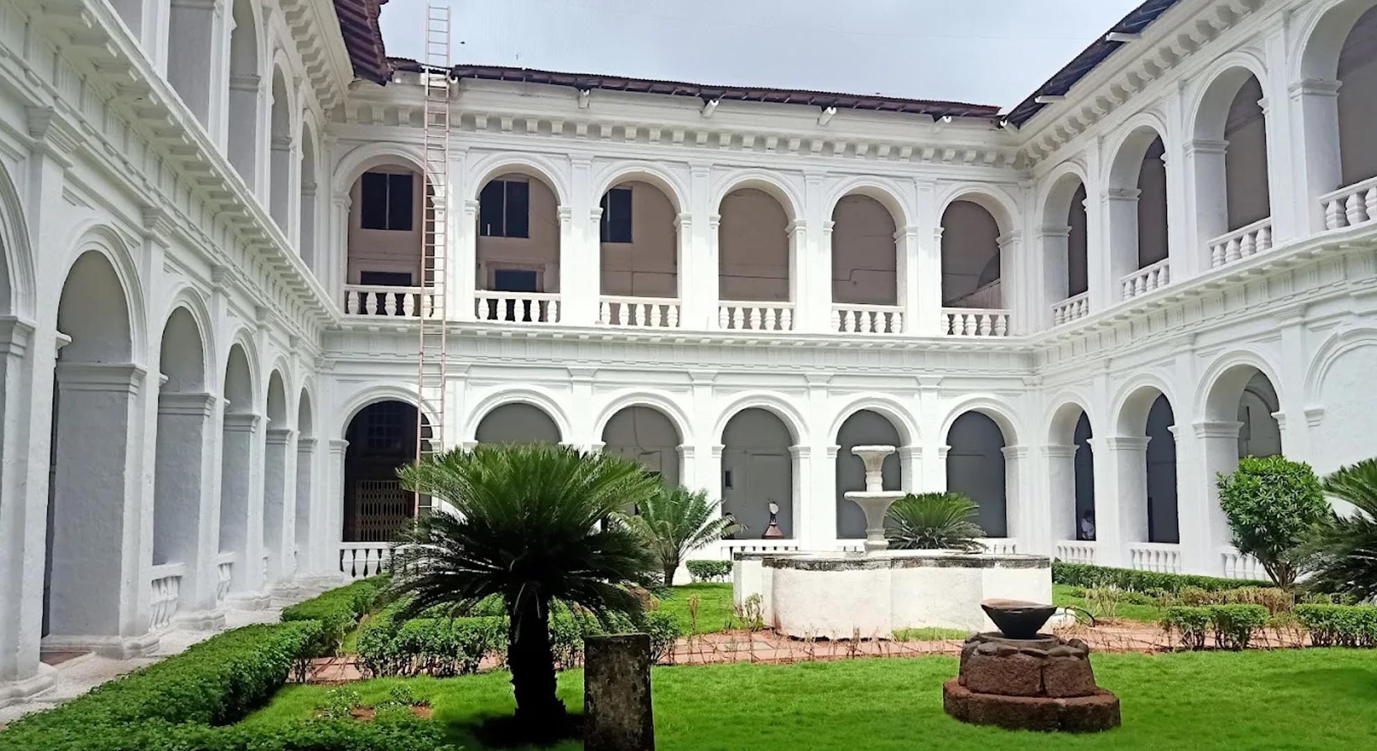 Basilica de Bom Jesus, Goa