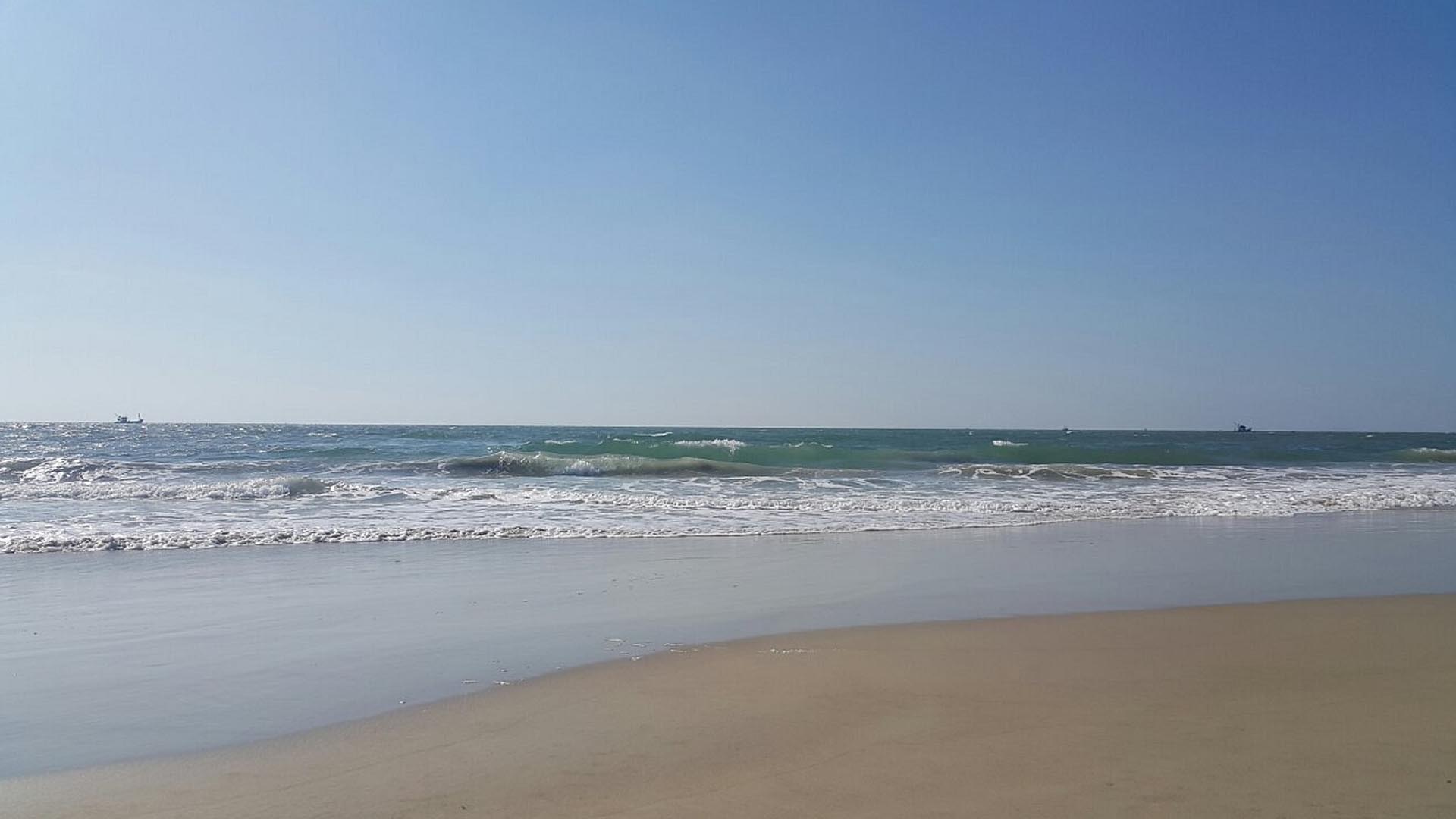 Benaulim Beach, Goa (Things to do, Location, Activities, Night Life & Facts)