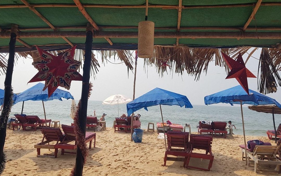 Candolim Beach, Goa (Things to do, Location, Activities, Night Life & Facts)