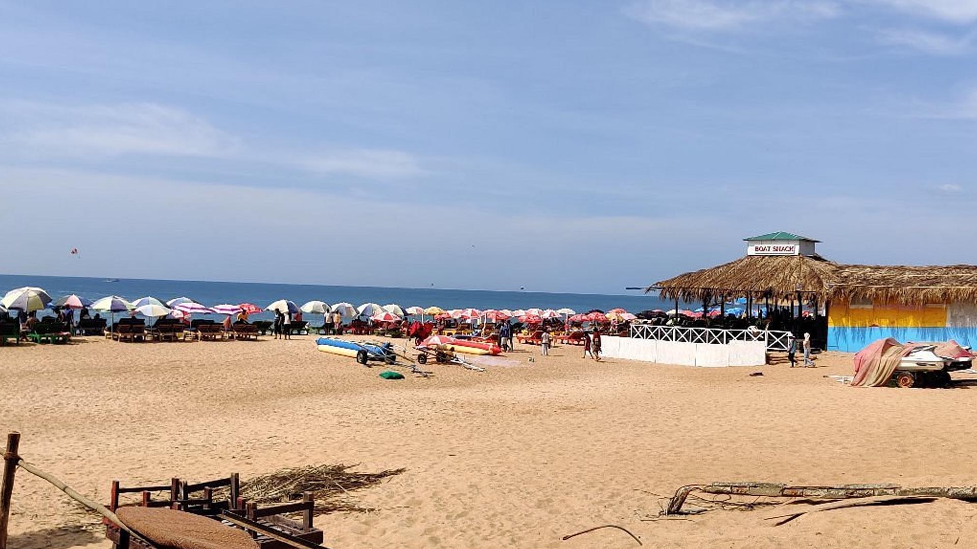 Candolim Beach, Goa (Things to do, Location, Activities, Night Life & Facts)