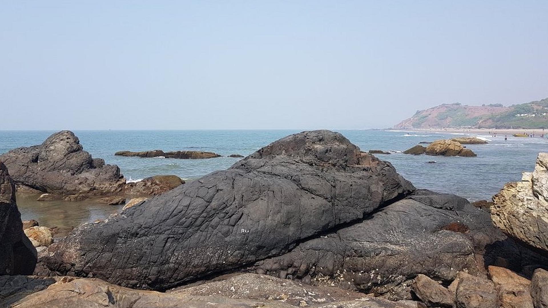 Chapora Beach, Goa (Things to do, Location, Activities, Night Life & Facts)