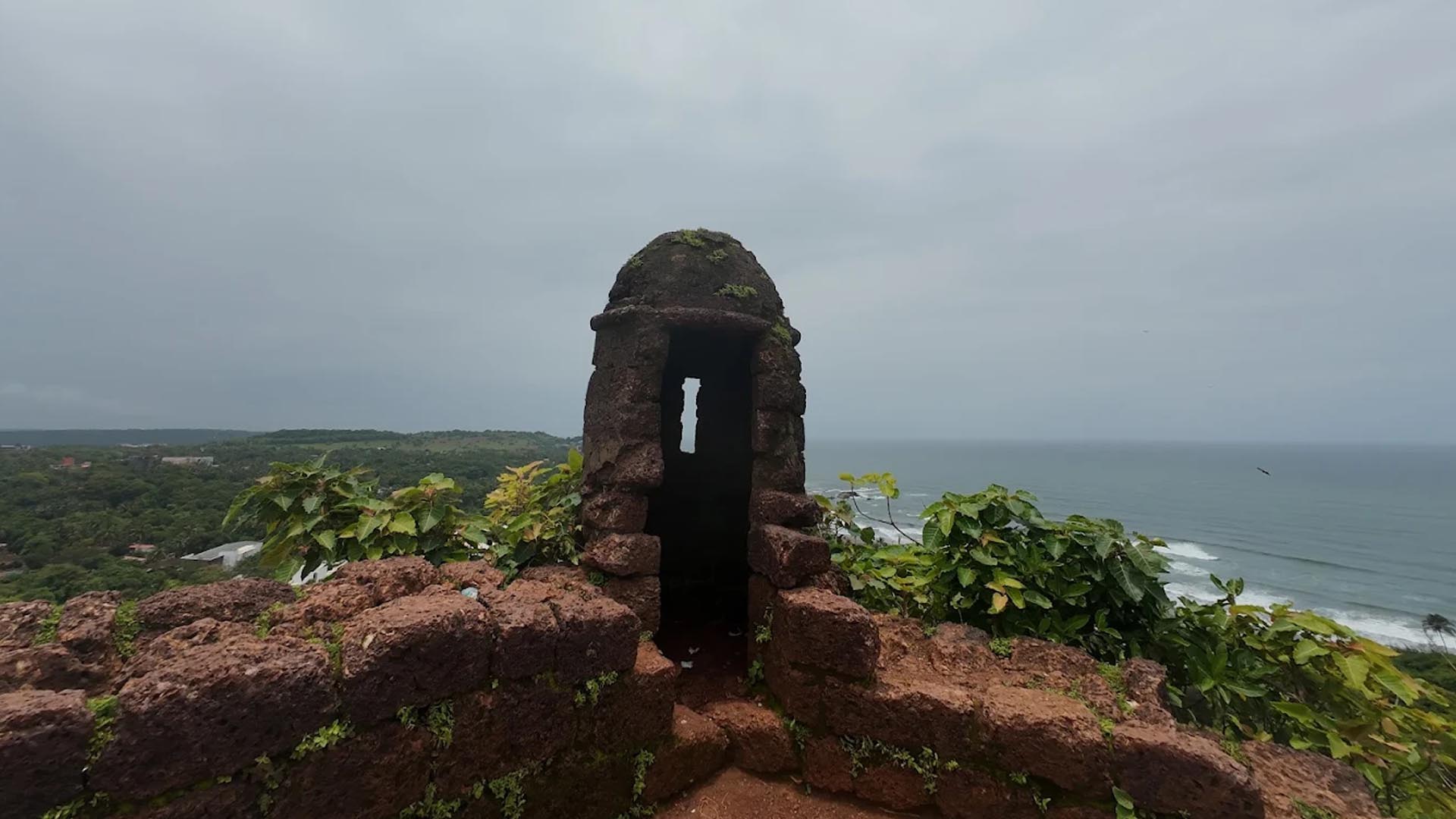 Chapora Fort, Goa (Things to do, Location, Activities, Night Life & Facts)