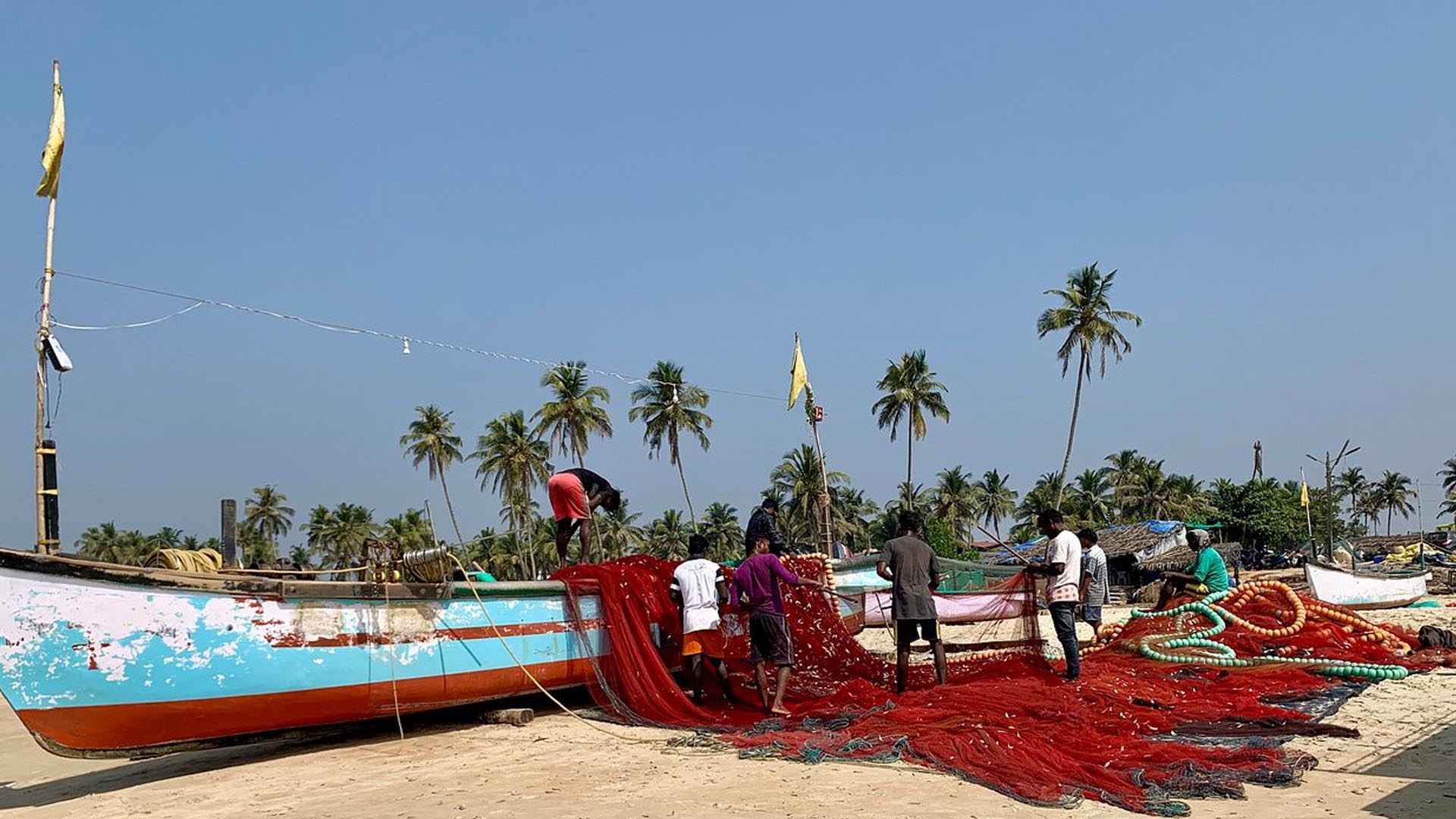 Colva Beach, Goa (Things to do, Location, Activities, Night Life & Facts)